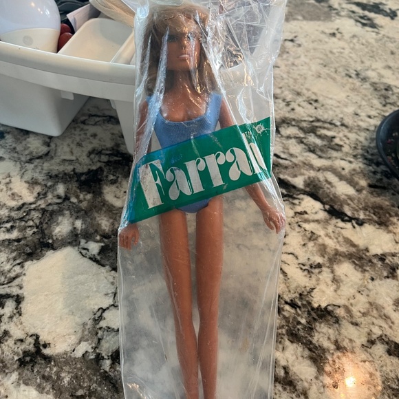 Farrah Barbie doll - Picture 8 of 8